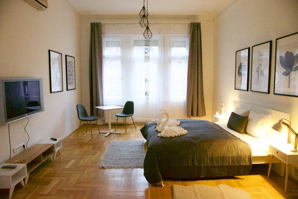 Five Season'S Apartment Budapeste Exterior foto