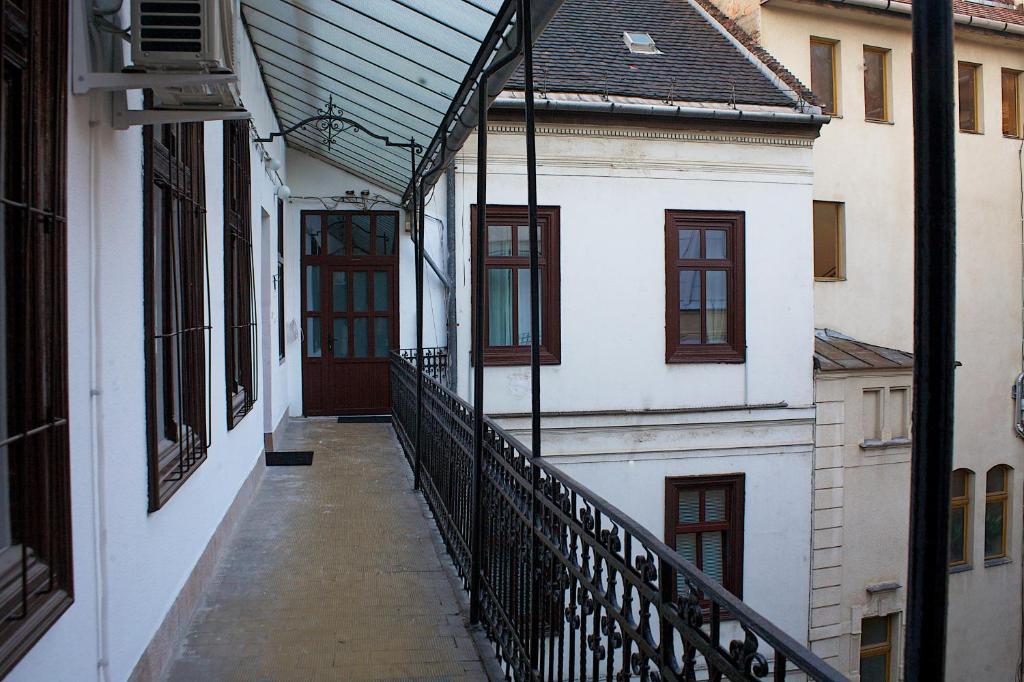 Five Season'S Apartment Budapeste Exterior foto